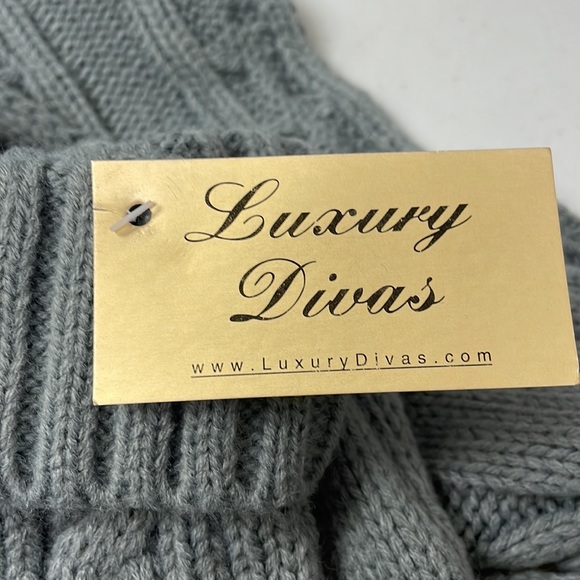 Luxury Divas, Scarf, gloves, and hat set, gray, one size - Picture 7 of 7